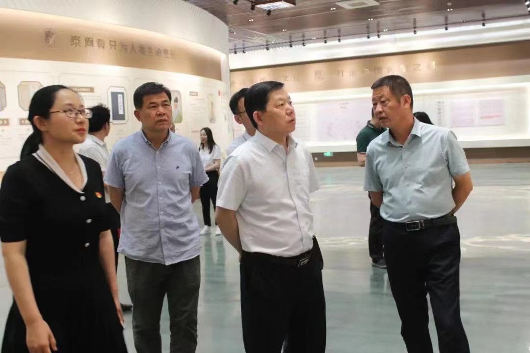 考察参观促合作 座谈交流谋发展
